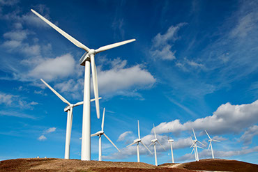 Eficiência Energética e Descarbonização - Imagem de equipamentos de energia eólica