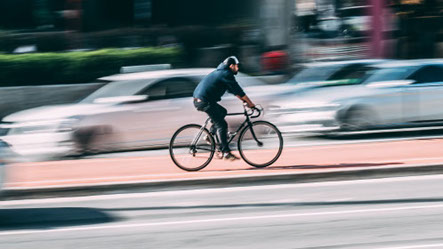 Mobilidade Sustentável - Imagem de pessoas a andar de bicicleta